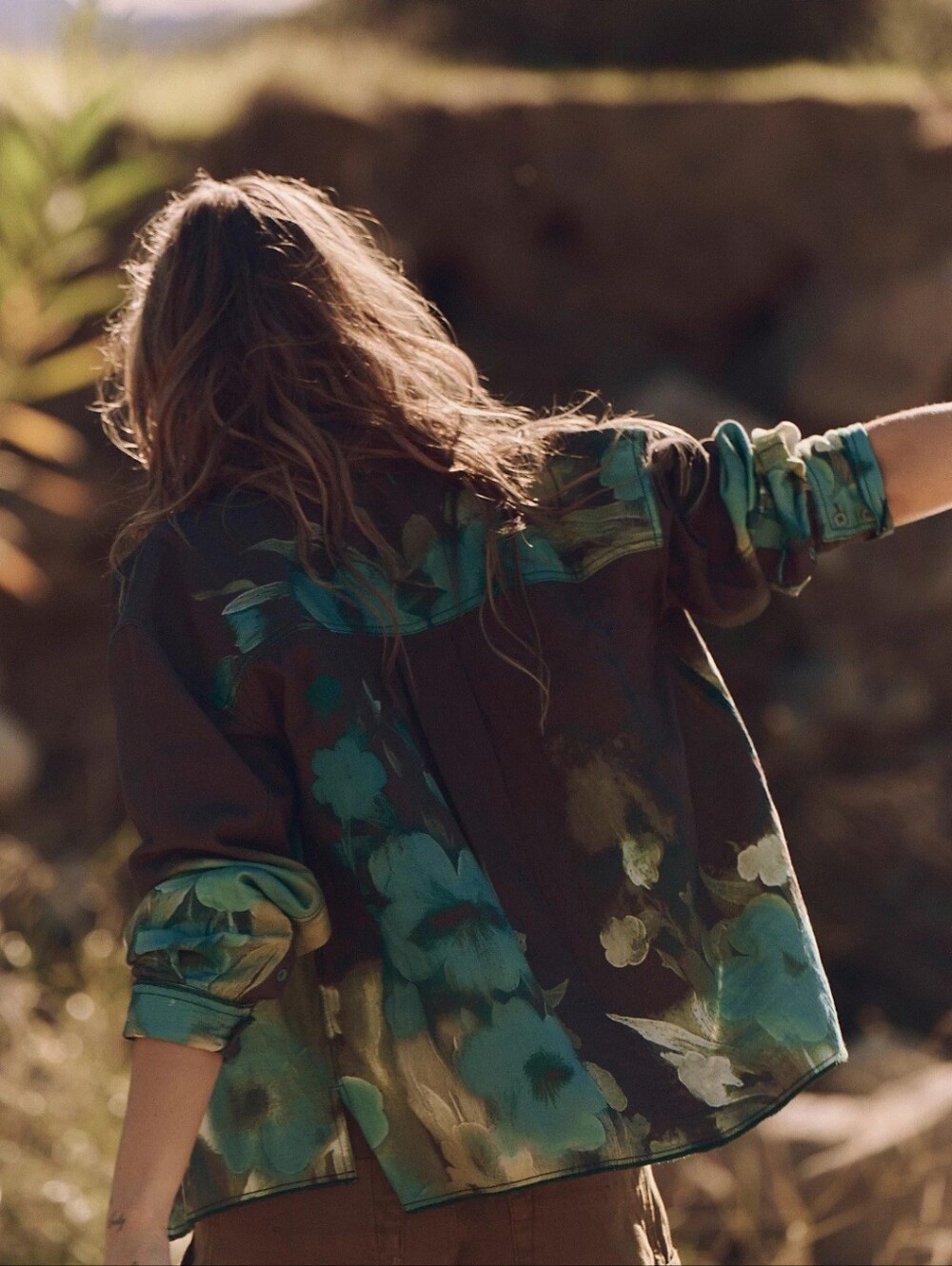 WE THE FREE PEOPLE GOOD LUCK PRINTED BUTTON DOWN TOP